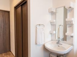 洗面台と手すりの配置