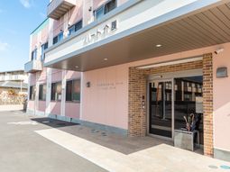 エントランスの明るい施設