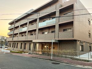 きれいな施設外観の職場