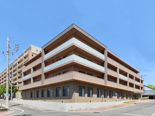 現代的な建物の外観