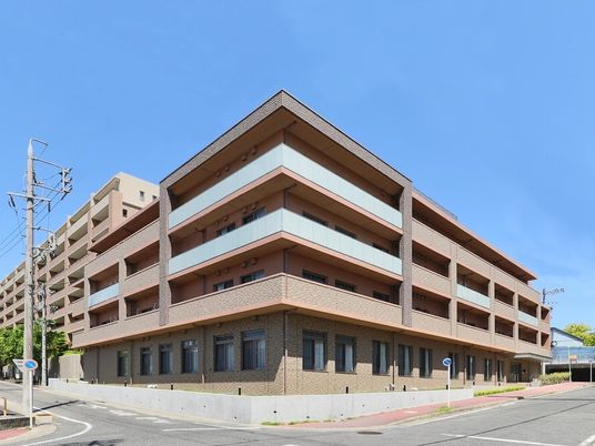 現代的な建物の外観