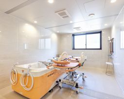 明るい清潔な浴室