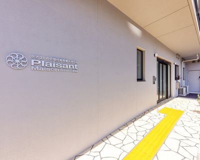 明朗な施設のエントランス