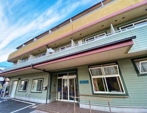 三階建ての建物外観