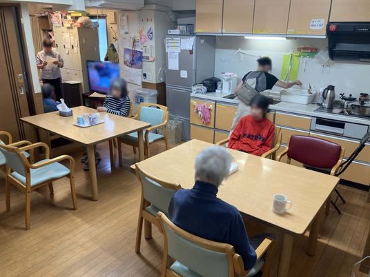 和やかな様子のダイニングルーム