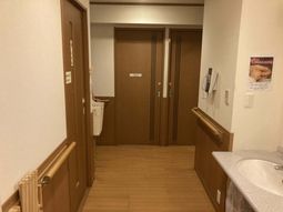 廊下と洗面台