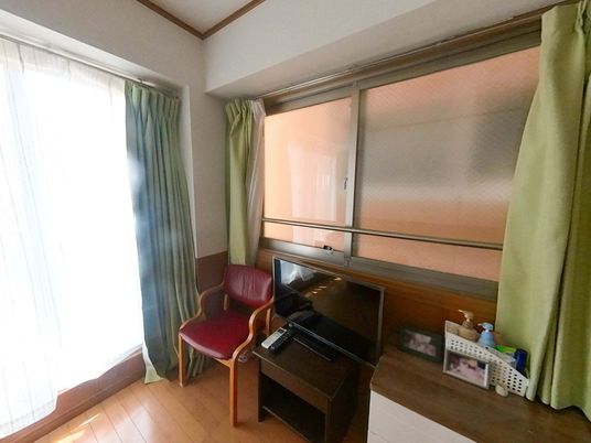 居室の窓辺