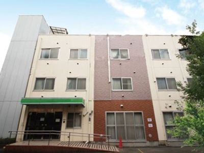 施設の落ち着いた外観