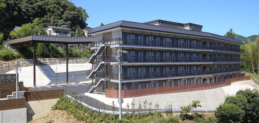 遠くから見た建物外観