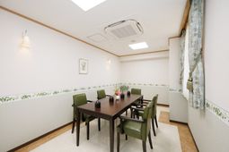 清潔なダイニングルーム