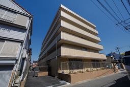 多階建て建物の外観
