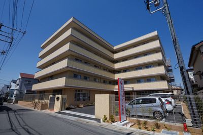 多階層の建物外観