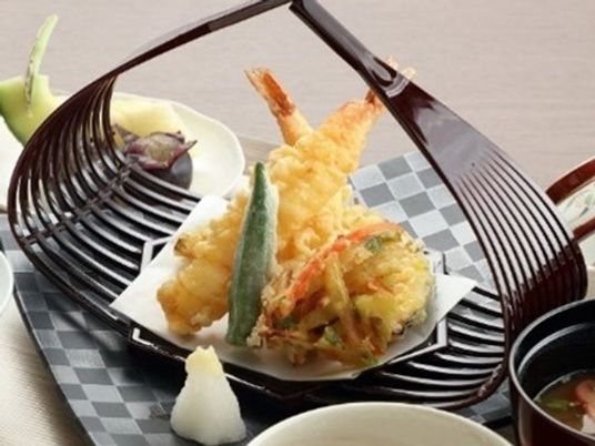 天ぷらの盛り合わせ料理