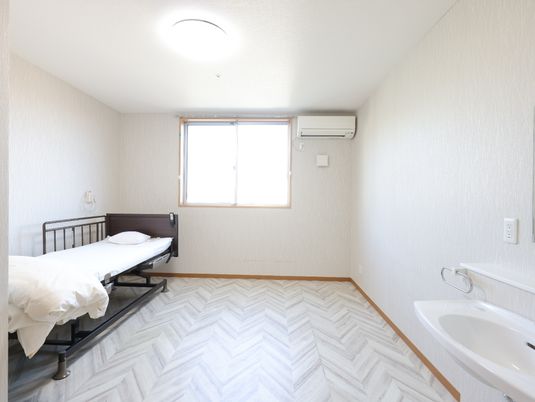 シンプルな個室の居室