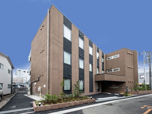 現代的な外観の建物