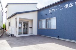 入口の明るい建物