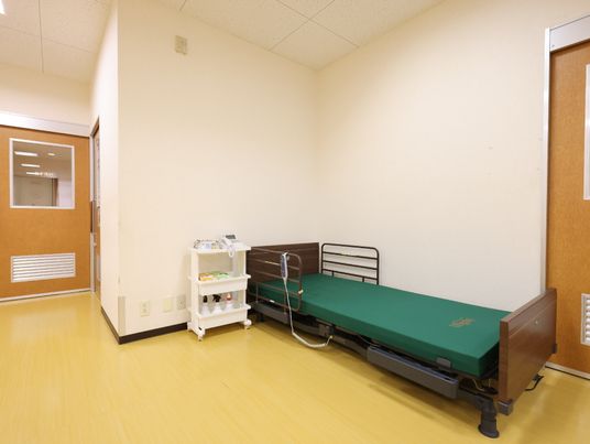 清潔感のある居室の一角