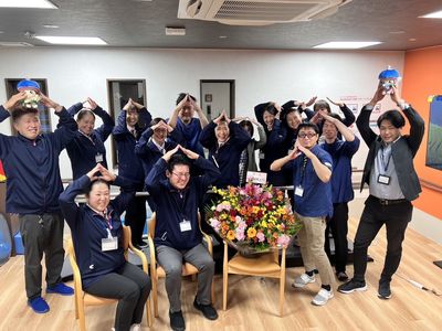 和気あいあいとしたスタッフ集合