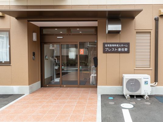エントランスのきれいな外観