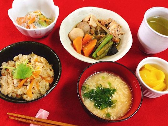 和食の彩り豊かな食事