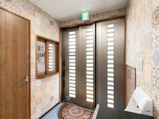 タイル装飾のエレベーター