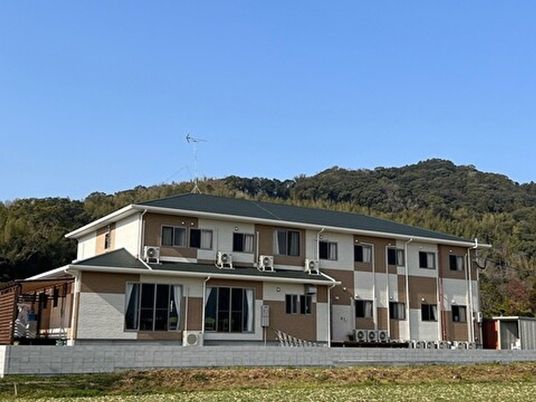 スタッフ３人の笑顔