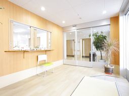 明るい受付エリア