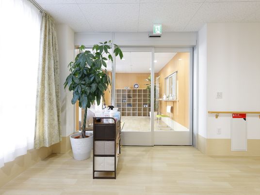 清潔な廊下と洗面台