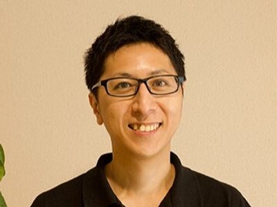 笑顔のスタッフポートレート