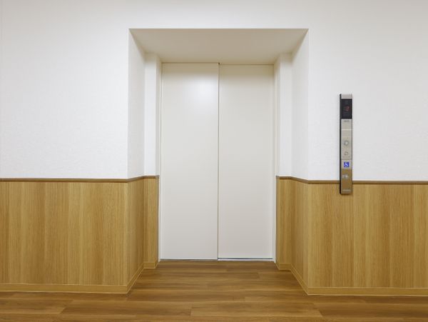 清潔なエレベーターホール