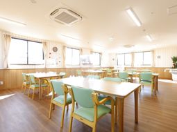 明るい食堂の様子