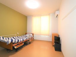 明るい個室の居室