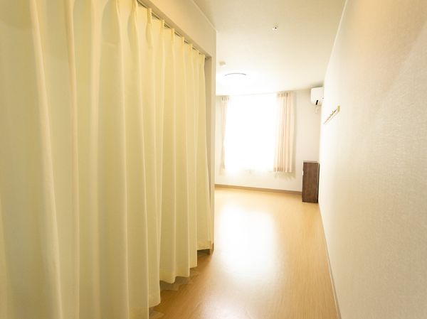 明るい廊下の一角