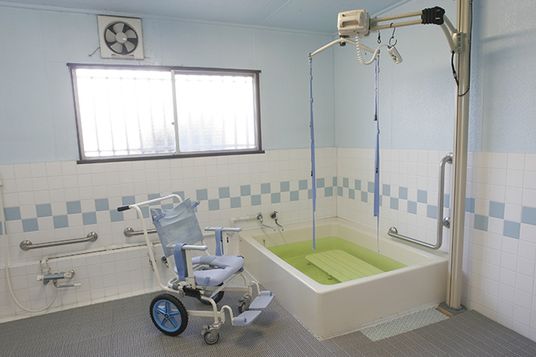 介助設備がある浴室
