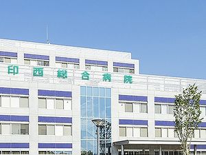 病院風の建物外観  