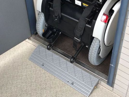 車椅子収納スペース  