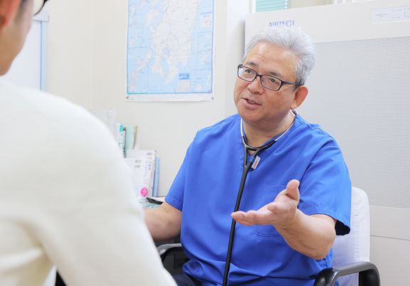 相談中のスタッフ