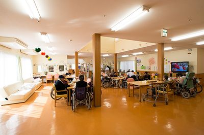 活気あるダイニングルーム