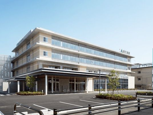 4階建て施設外観  