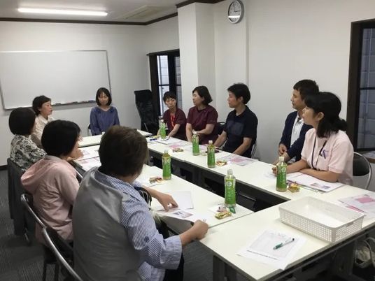 会議中の多目的室  