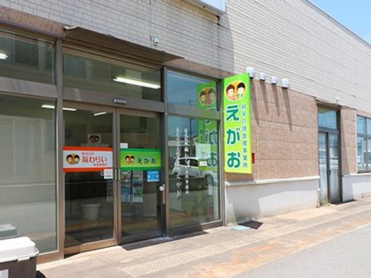 明るい玄関外観  