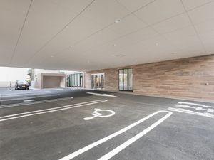 屋根付き駐車場  