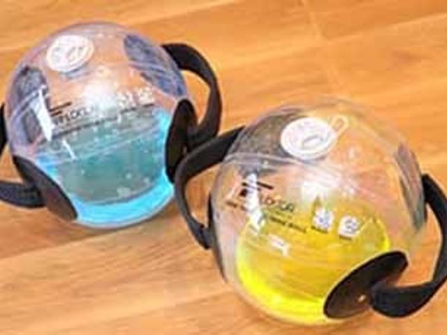 訓練用ボール室内 機能訓練室 リハビリに使用されるカラフルなボールがあります。柔軟なトレーニングが可能です。