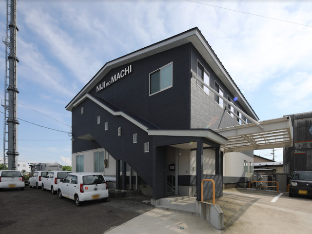 現代的な二階建て外観 外観 モダンなデザインが特徴の建物です。家族的な雰囲気で働きやすい環境が整っています。