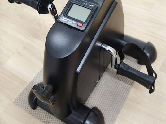 足こぎ運動器具  