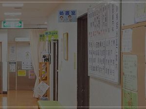 案内表示のある廊下  