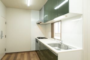 窓付きの調理スペース