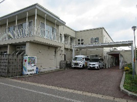 明るい雰囲気の外観