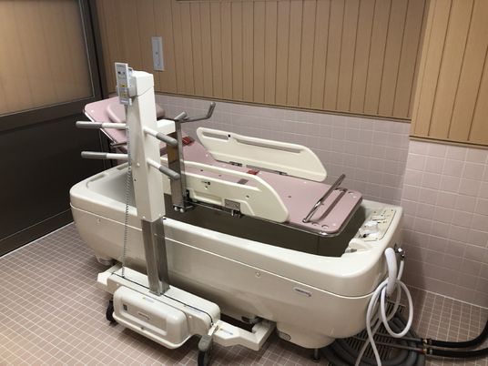 浴槽設備の浴室