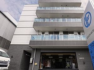 建物正面の外観  